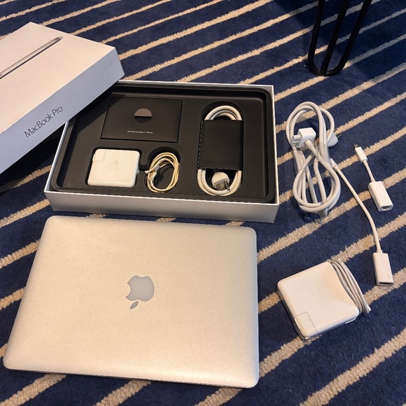 Apple MacBook Pro 13.3" Laptop - Picture 6 of 13